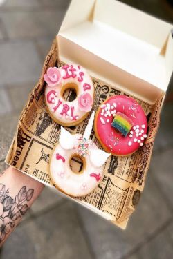 En cette journée nationale du donut, coup d'œil sur les délicieux donuts de Denise's donuts, une...