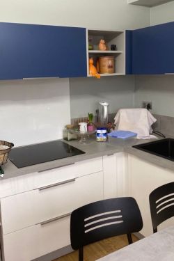 Complétez votre cuisine par du bleu 💙

Transformez votre cuisine bleue avec des touches élégantes...