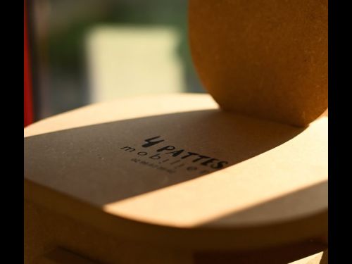 Comment fabriquons-nous notre mobilier pour enfants 4 Pattes ?

Tout commence avec des panneaux...
