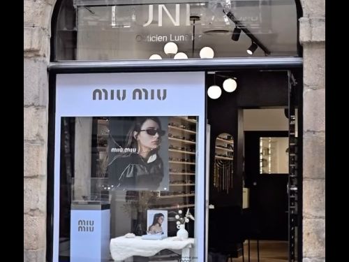 Agencement d’un commerce de centre-ville ! 🕶️

Direction le centre de Rennes, chez @lunea_rennes...