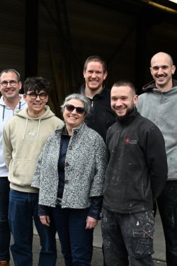 👋🏼 Faîtes connaissance avec @acn_menuiserie_agencement !

Notre équipe de menuisiers transforme...