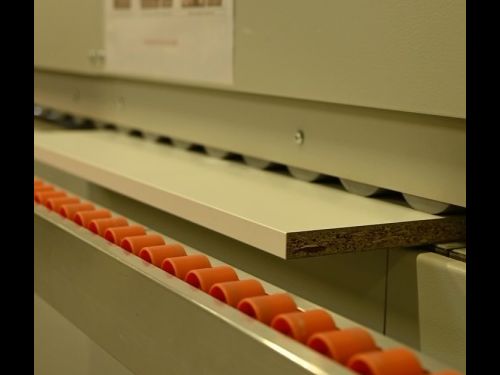Dans les coulisses de l’atelier, Quentin nous montre les étapes de fabrication de tiroirs sur...